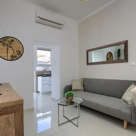 Augustus Apartment *