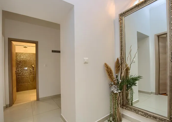 Augustus Apartment