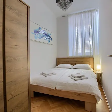 Διαμέρισμα Augustus Πούλα