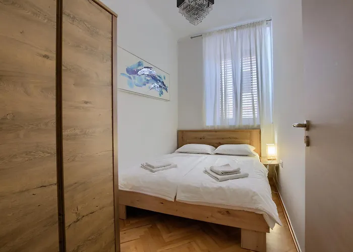 아파트 Augustus 풀라